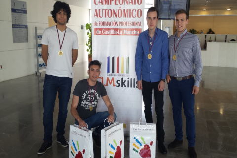 PRIMEROS PUESTOS DE NUESTROS ALUMNOS EN LA CLAUSURA DE LAS SKILLS2016