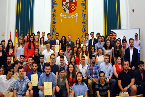 LA UCLM PREMIA A LOS ALUMNOS DESTACADOS DEL AÑO EN CLM.