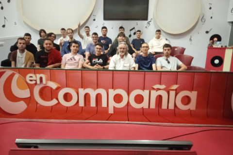 VISITA A CMMEDIA DE LOS ALUMNOS DE 1º STI.