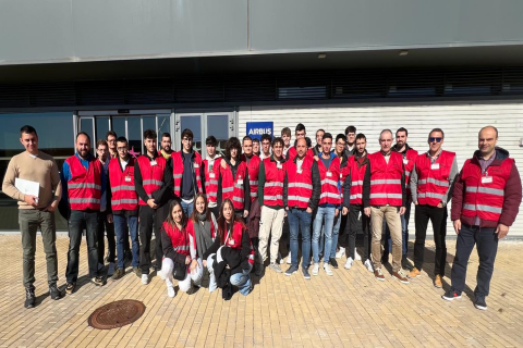 ALUMNOS DE MECATRÓNICA VISITAN AIRBUS